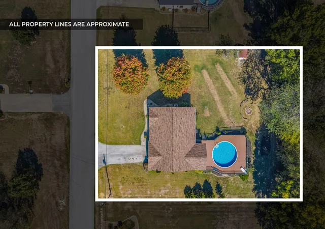 Photo 3 of Single family home for sale at 1810 Valley View Dr, Hopkinsville, KY 42240 | MLS# 26027668 | Listing updated on 2026-10-06