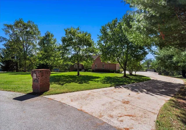 Photo 2 of Single family home for sale at 120 Elkhorn Bnd Dr, Midway, KY 40347 | MLS# 26027774 | Listing updated on 2026-10-21