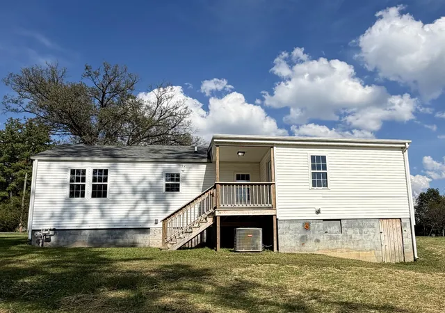 Photo 3 of Single family home for sale at 1041 Topton Rd, London, KY 40744 | MLS# 26027680 | Listing updated on 2026-10-23