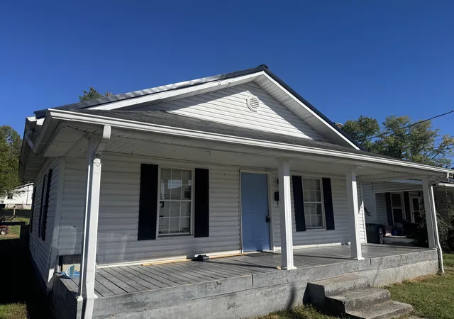 Photo 1 of Single family home for sale at 604 W 17th Street, Corbin, KY 40701 | MLS# 26027644 | Listing updated on 2026-10-14