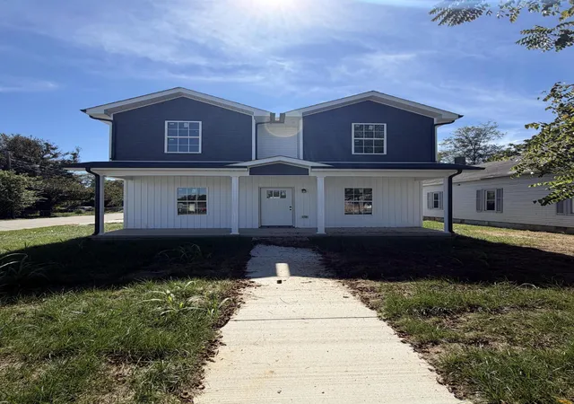 Photo 1 of Single family home for sale at 1030 E Main St, Richmond, KY 40475 | MLS# 26027667 | Listing updated on 2026-10-13