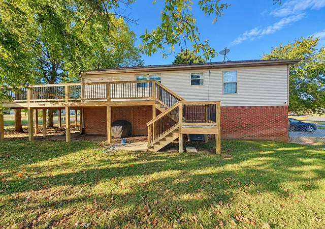Photo 2 of Sale Pending at 501 Scenic View Cir, Berea, KY 40403 | MLS# 26027787 | Listing updated on 2026-10-13