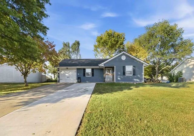 Single family home for sale at 127 Woodland Trl, Somerset, KY 42501 | MLS# 26027878