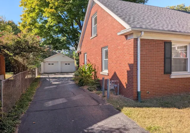 Photo 2 of Sale Pending at 243 Burke Rd, Lexington, KY 40511 | MLS# 26027786 | Listing updated on 2026-10-14