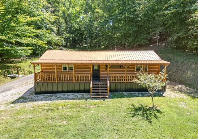 Photo 1 of Single family home for sale at 143 Mullins Point Rd, Campton, KY 41301 | MLS# 26027734 | Listing updated on 2026-10-13