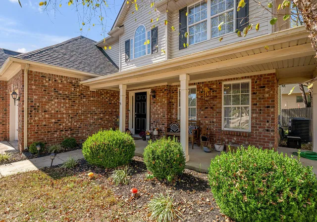 Photo 3 of Sale Pending at 4401 Brookridge Dr, Lexington, KY 40515 | MLS# 26027969 | Listing updated on 2026-10-13