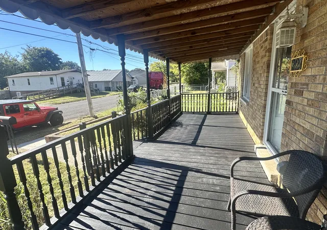 Photo 2 of Sale Pending at 321 Hays Ave, Paducah, KY 42003 | MLS# 26028176 | Listing updated on 2026-10-22