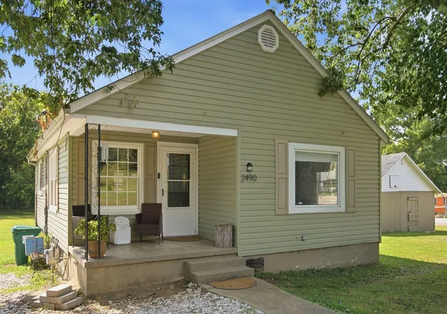 Photo 2 of Single family home for sale at 2490 Battlefield Memorial Hwy, Berea, KY 40403 | MLS# 26027923 | Listing updated on 2026-10-22