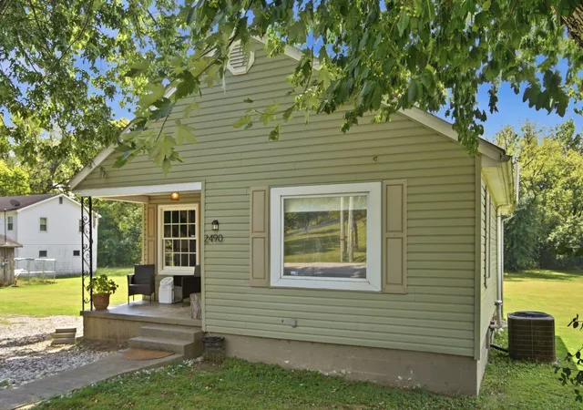 Photo 3 of Single family home for sale at 2490 Battlefield Memorial Hwy, Berea, KY 40403 | MLS# 26027923 | Listing updated on 2026-10-22