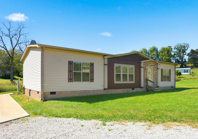 Photo 3 of Sale Pending at 1065 Smalley Branch Rd, Cynthiana, KY 41031 | MLS# 26027757 | Listing updated on 2026-10-13