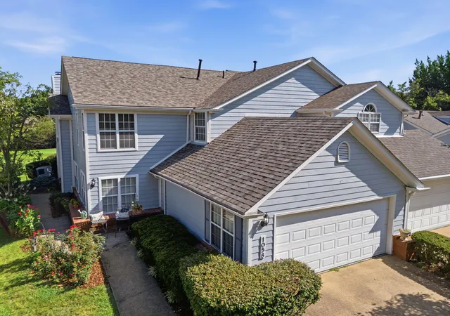 Photo 3 of Townhouse for sale at 1058 Griffin Gate Dr, Lexington, KY 40511 | MLS# 26027771 | Listing updated on 2026-10-19