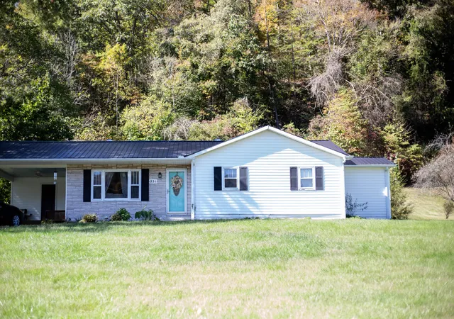 Single family home for sale at 531 Ham Holw Rd, Manchester, KY 40962 | MLS# 26027788