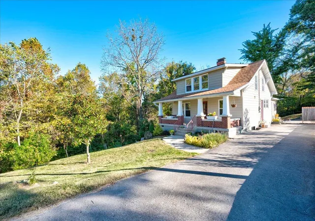 Photo 3 of Single family home for sale at 2868 Bald Knob Rd, Frankfort, KY 40601 | MLS# 26027900 | Listing updated on 2026-10-13
