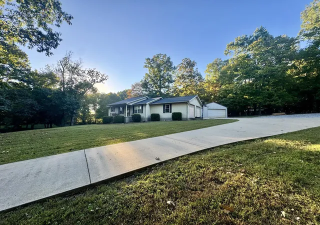 Photo 1 of Sale Pending at 1212 S Tanyard Rd, Cadiz, KY 42211 | MLS# 26027917 | Listing updated on 2026-10-15