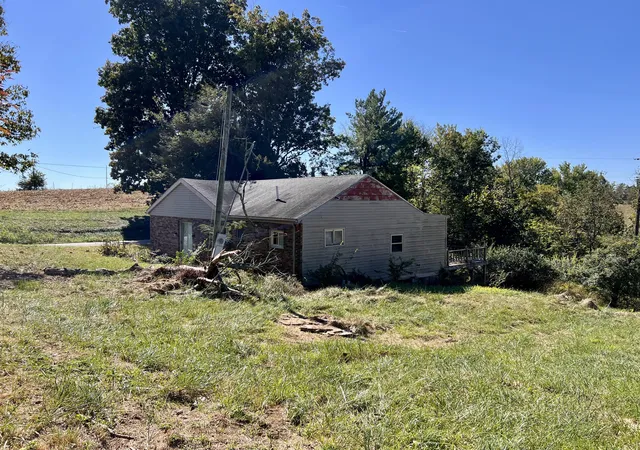 Photo 3 of Sale Pending at 1704 Pilot View Rd, Winchester, KY 40391 | MLS# 26028739 | Listing updated on 2026-10-16