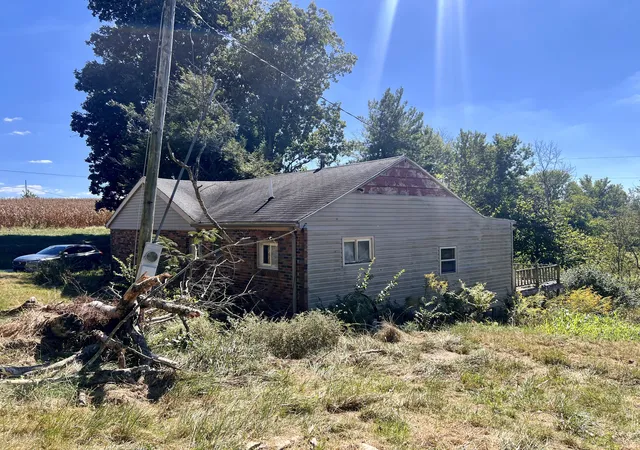 Photo 4 of Sale Pending at 1704 Pilot View Rd, Winchester, KY 40391 | MLS# 26028739 | Listing updated on 2026-10-16