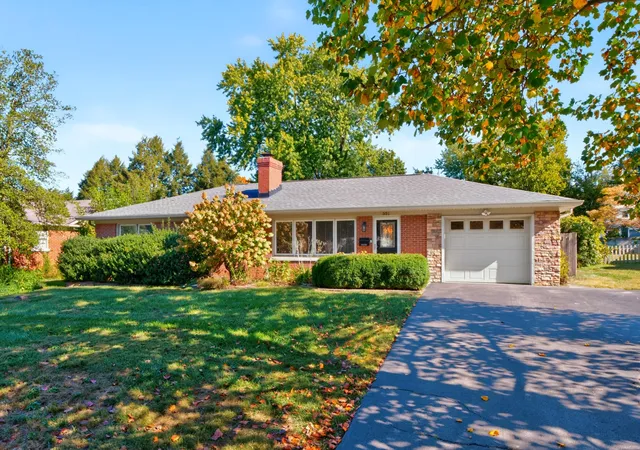 Photo 1 of Sale Pending at 351 Greenbriar Rd, Lexington, KY 40503 | MLS# 26027988 | Listing updated on 2026-10-13