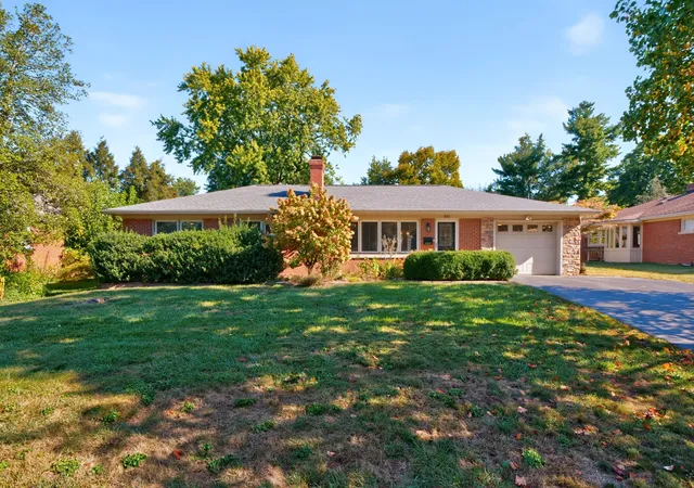 Photo 2 of Sale Pending at 351 Greenbriar Rd, Lexington, KY 40503 | MLS# 26027988 | Listing updated on 2026-10-13