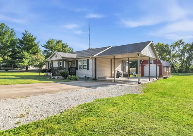 Photo 2 of Single family home for sale at 143 Sunrise Dr, Lancaster, KY 40444 | MLS# 26028283 | Listing updated on 2026-10-13