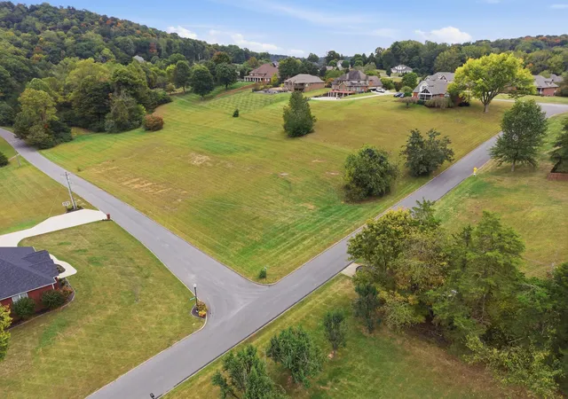 Land for sale at 200 Woods Edge Dr, Somerset, KY 42503 | MLS# 26027838
