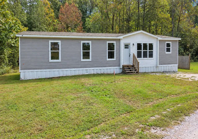 Photo 2 of Single family home for sale at 301 Jim Black Holw Rd, Barbourville, KY 40906 | MLS# 26027862 | Listing updated on 2026-10-22