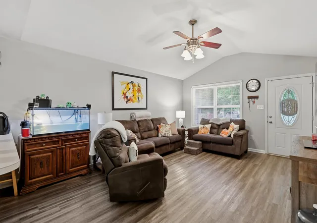 Photo 4 of Single family home for sale at 202 Virginia Ln, Nicholasville, KY 40356 | MLS# 26028587 | Listing updated on 2026-10-28