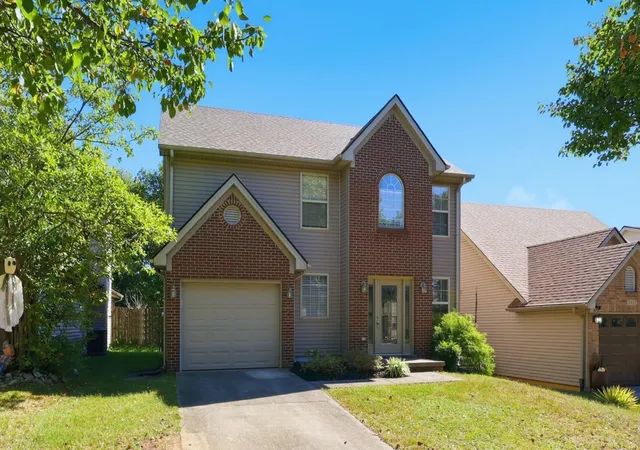 Photo 2 of Sale Pending at 2257 Prescott Ln, Lexington, KY 40511 | MLS# 26028412 | Listing updated on 2026-10-20