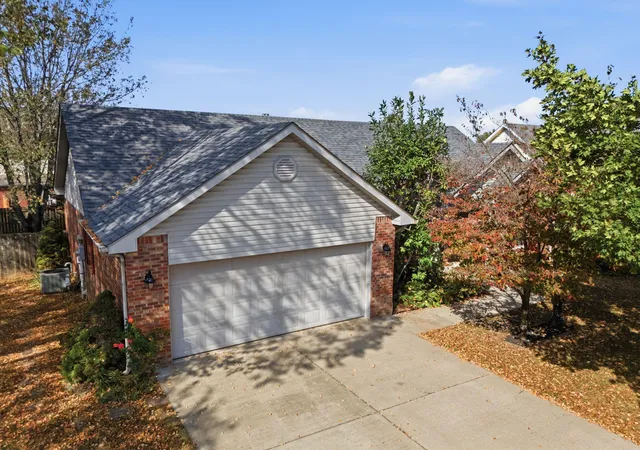 Photo 3 of Single family home for sale at 131 Sturbridge Dr, Georgetown, KY 40324 | MLS# 26028341 | Listing updated on 2026-10-19