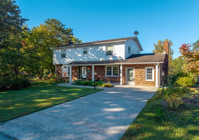 Photo 1 of Single family home for sale at 129 Circle Dr, Morehead, KY 40351 | MLS# 26027924 | Listing updated on 2026-10-26
