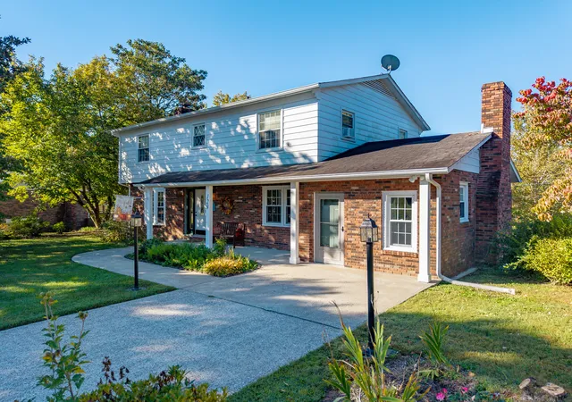 Photo 2 of Single family home for sale at 129 Circle Dr, Morehead, KY 40351 | MLS# 26027924 | Listing updated on 2026-10-26