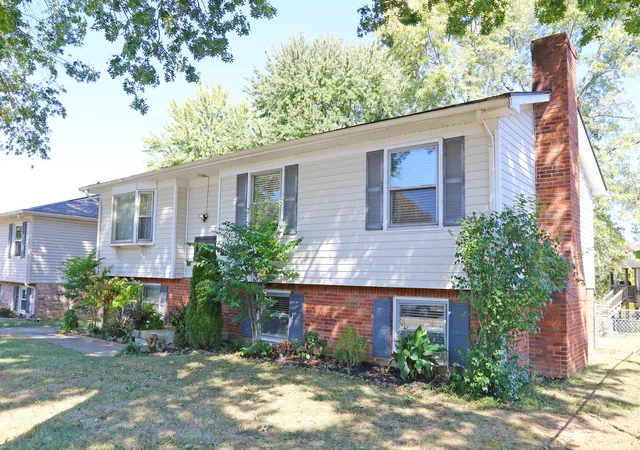 Photo 2 of Single family home for sale at 2861 Winter Park Dr, Lexington, KY 40517 | MLS# 26027996 | Listing updated on 2026-10-13