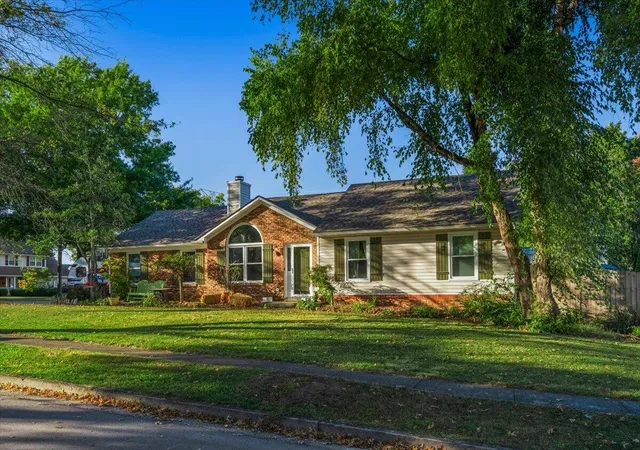Photo 2 of Single family home for sale at 4044 Hillside Dr, Lexington, KY 40514 | MLS# 26027889 | Listing updated on 2026-10-13