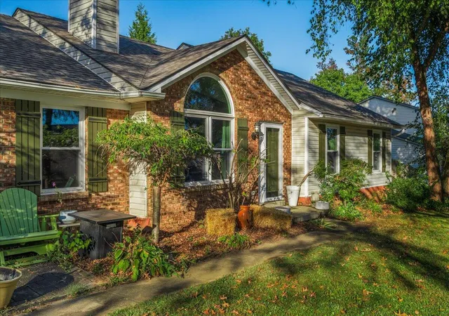 Photo 3 of Single family home for sale at 4044 Hillside Dr, Lexington, KY 40514 | MLS# 26027889 | Listing updated on 2026-10-13