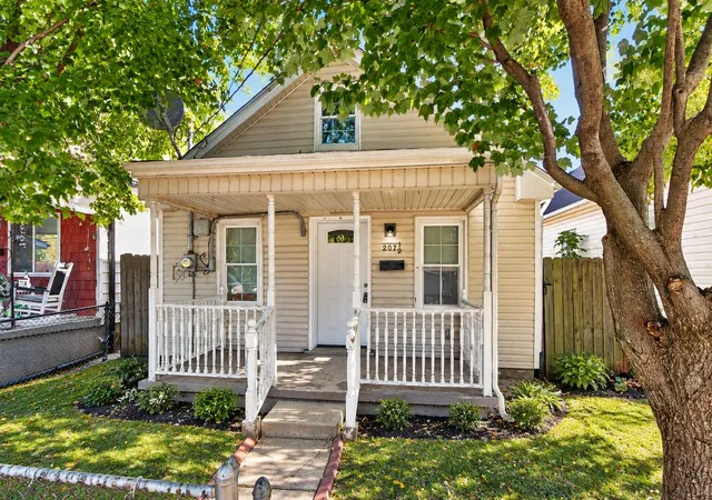 Photo 1 of Single family home for sale at 207 1/2 York St, Lexington, KY 40508 | MLS# 26027926 | Listing updated on 2026-10-13