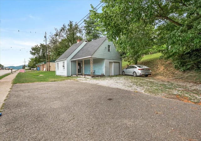 Photo 2 of Single family home for sale at 595 N Highway 25, Williamsburg, KY 40769 | MLS# 26027936 | Listing updated on 2026-10-13