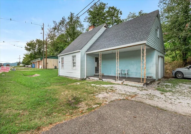Photo 3 of Single family home for sale at 595 N Highway 25, Williamsburg, KY 40769 | MLS# 26027936 | Listing updated on 2026-10-13