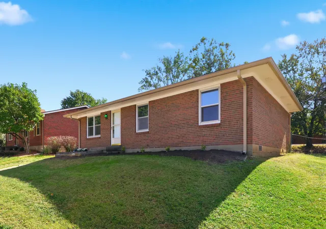 Photo 3 of Single family home for sale at 966 Fairhaven Dr, Lexington, KY 40515 | MLS# 26027957 | Listing updated on 2026-10-13