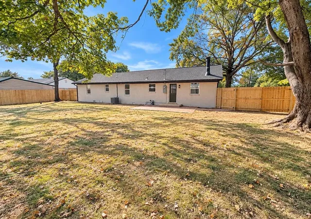 Photo 1 of Single family home for sale at 401 Sunset Dr, Lawrenceburg, KY 40342 | MLS# 26028131 | Listing updated on 2026-10-13