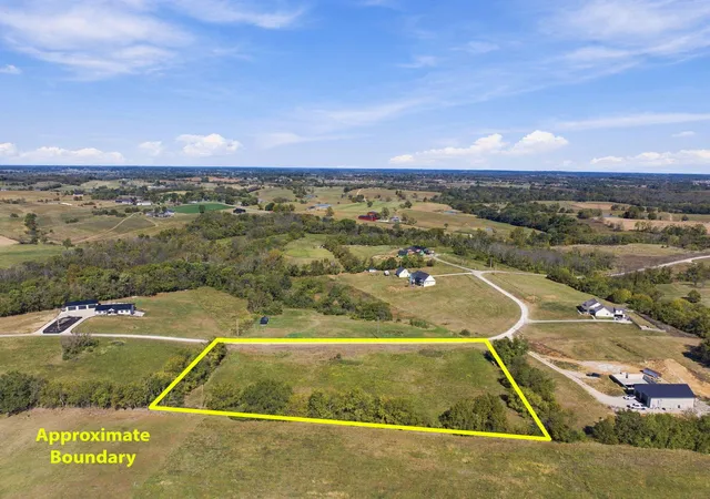 Photo 3 of Sale Pending at 489 Ml Crk Meadows Dr, Cynthiana, KY 41031 | MLS# 26028021 | Listing updated on 2026-10-13