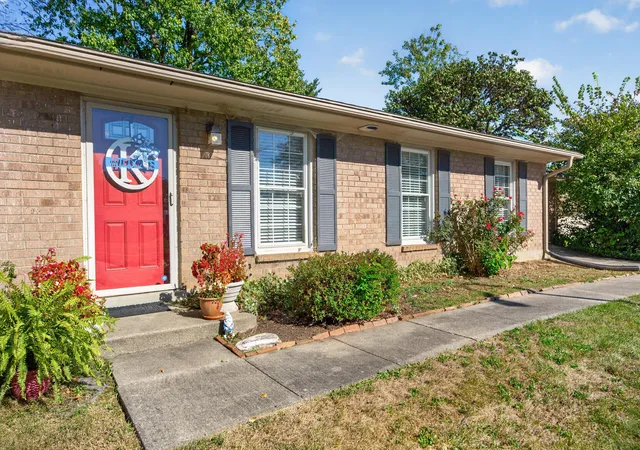 Photo 3 of Single family home for sale at 3013 Dale Holw Dr, Lexington, KY 40515 | MLS# 26028010 | Listing updated on 2026-10-21