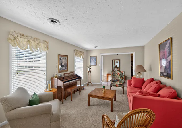 Photo 4 of Single family home for sale at 3013 Dale Holw Dr, Lexington, KY 40515 | MLS# 26028010 | Listing updated on 2026-10-21