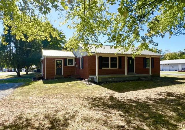 Photo 1 of Single family home for sale at 1959 W Steve Wariner Dr, Russell Springs, KY 42642 | MLS# 26028012 | Listing updated on 2026-10-13
