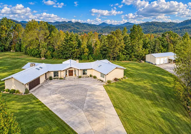 Photo 1 of Single family home for sale at 376 Overlook Apostasy Ln, Barbourville, KY 40906 | MLS# 26028031 | Listing updated on 2026-10-13