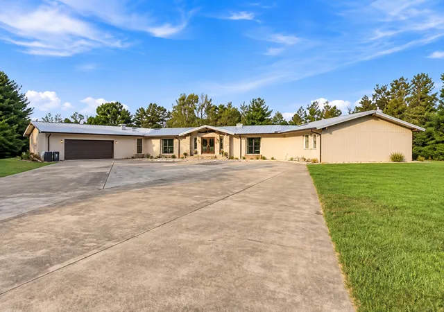 Photo 2 of Single family home for sale at 376 Overlook Apostasy Ln, Barbourville, KY 40906 | MLS# 26028031 | Listing updated on 2026-10-13