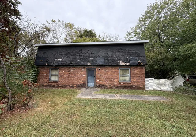Photo 1 of Sale Pending at 2244 Holt Rd, Paducah, KY 42001 | MLS# 26028462 | Listing updated on 2026-10-22