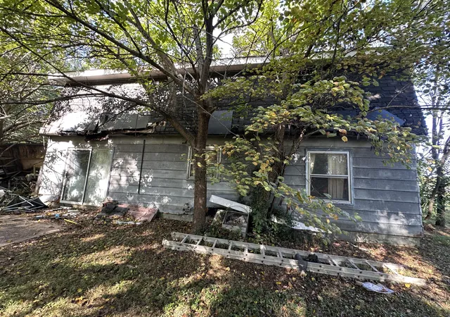 Photo 3 of Sale Pending at 2244 Holt Rd, Paducah, KY 42001 | MLS# 26028462 | Listing updated on 2026-10-22
