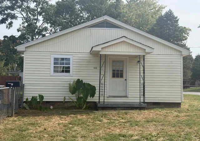 Photo 1 of Single family home for sale at 106 Lewis St, Berea, KY 40403 | MLS# 26028094 | Listing updated on 2026-10-13