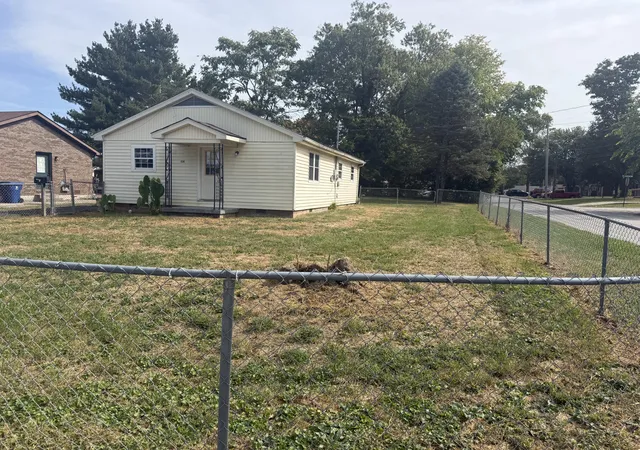 Photo 2 of Single family home for sale at 106 Lewis St, Berea, KY 40403 | MLS# 26028094 | Listing updated on 2026-10-13