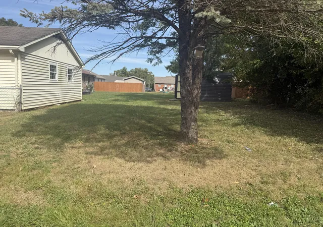 Photo 3 of Single family home for sale at 106 Lewis St, Berea, KY 40403 | MLS# 26028094 | Listing updated on 2026-10-13