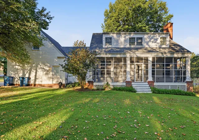 Photo 3 of Single family home for sale at 114 Arbor Crst Dr, Mayfield, KY 42066 | MLS# 26028116 | Listing updated on 2026-10-26